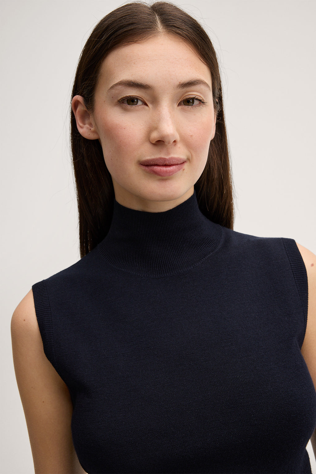 Schurwoll-Seidenmix-Rollkragen-Top in Navy