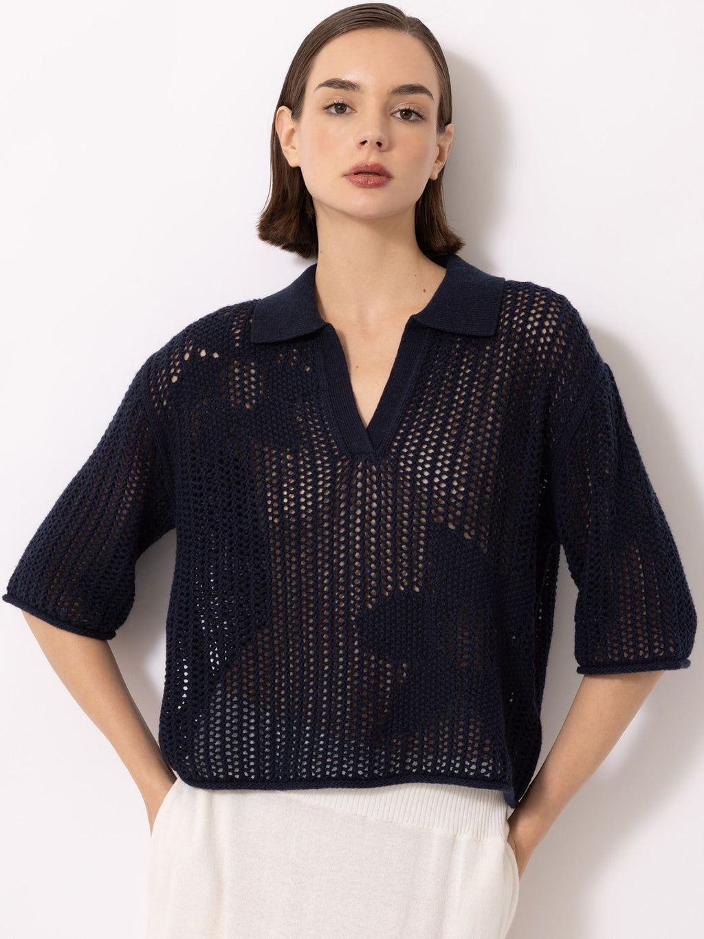 Ajour-Poncho mit Blumen