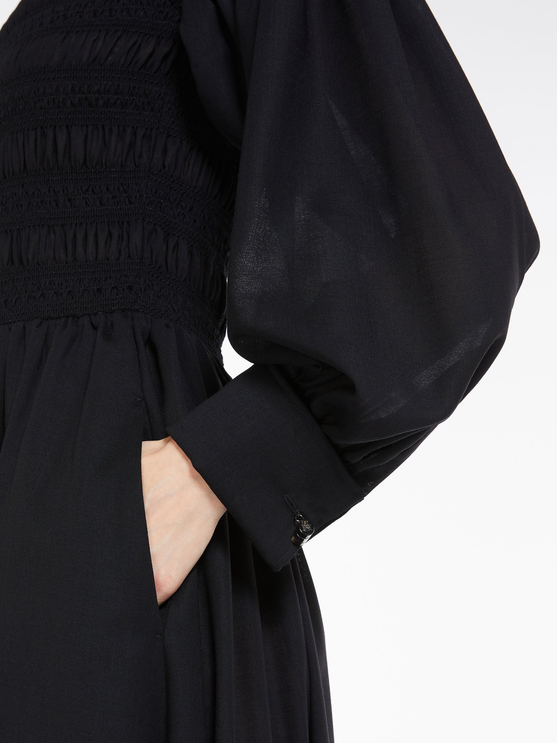 Schulterfreies Kleid aus Wolle