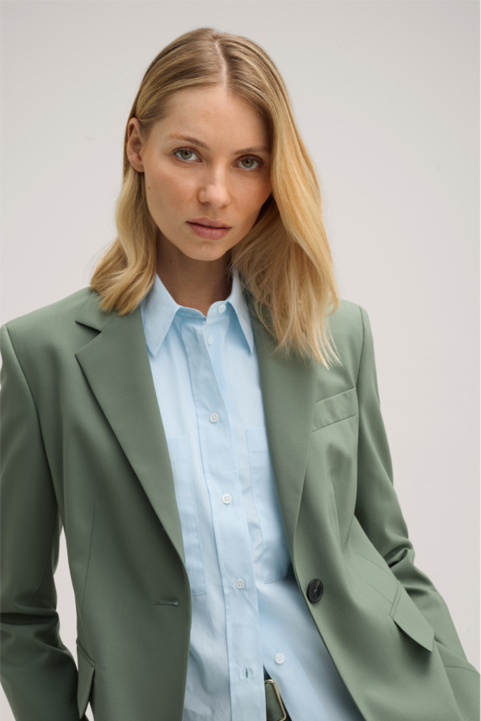 Virign Wool Stretch Blazer in Sage Green