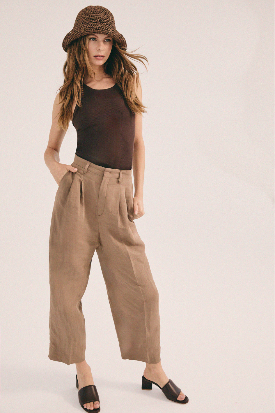 Noa Crop Pants with Pleats