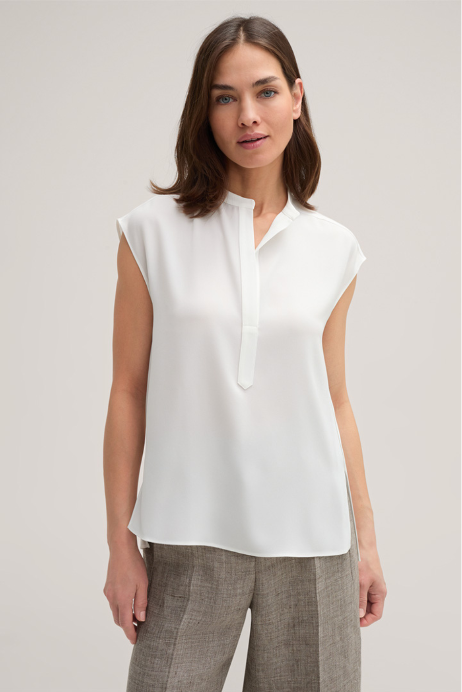 Sleeveless Crepe Blouse