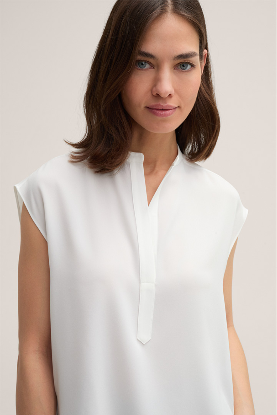 Sleeveless Crepe Blouse