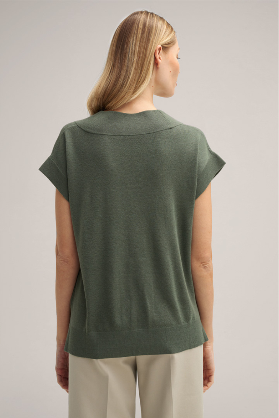 T-Shirt V-Neck with Side Slits