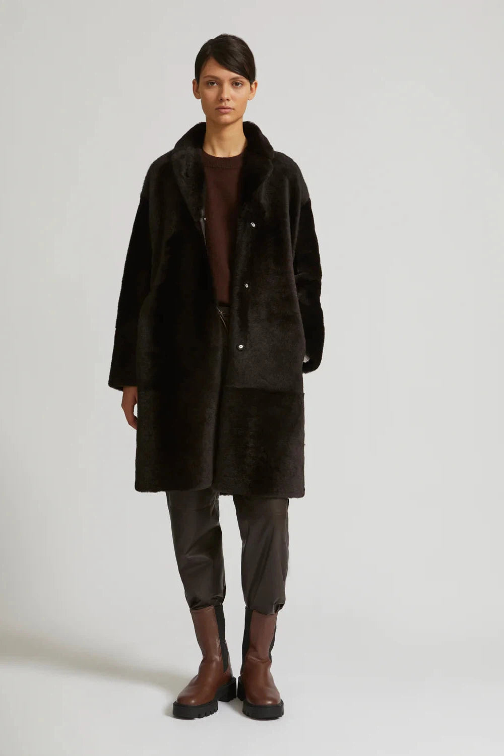 Mantel aus Lammfell mit Gürtel