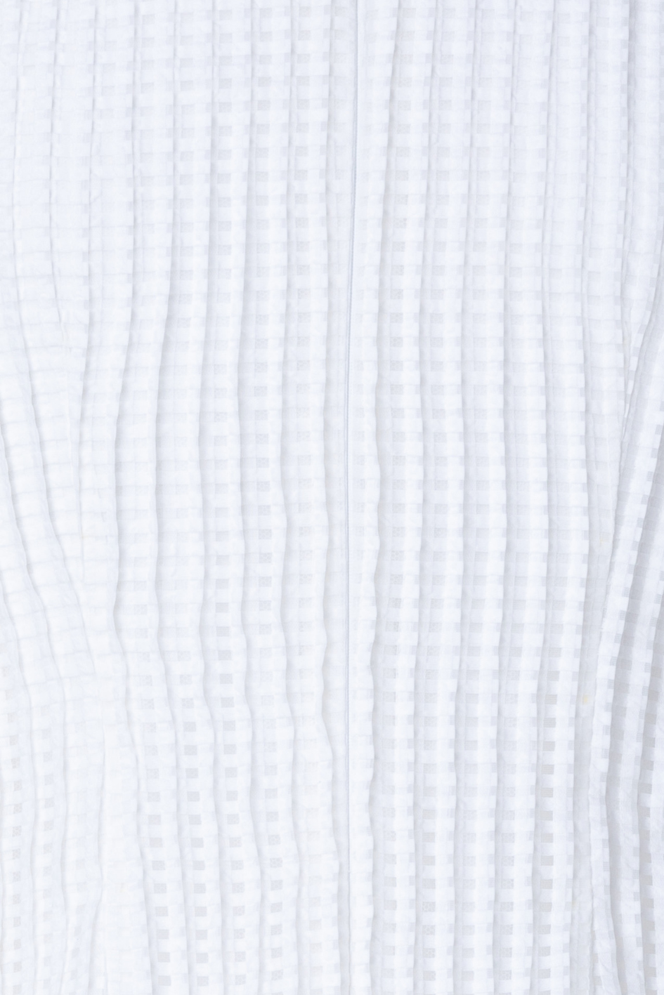 Kurzes ärmelloses Kleid mit Faltenrock aus leicht transparentem Organza