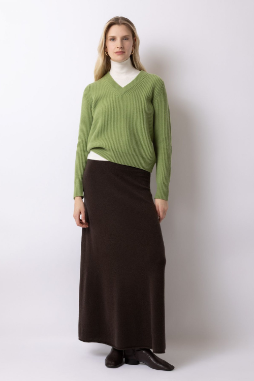 Sweater with V-Neck in Basil Green