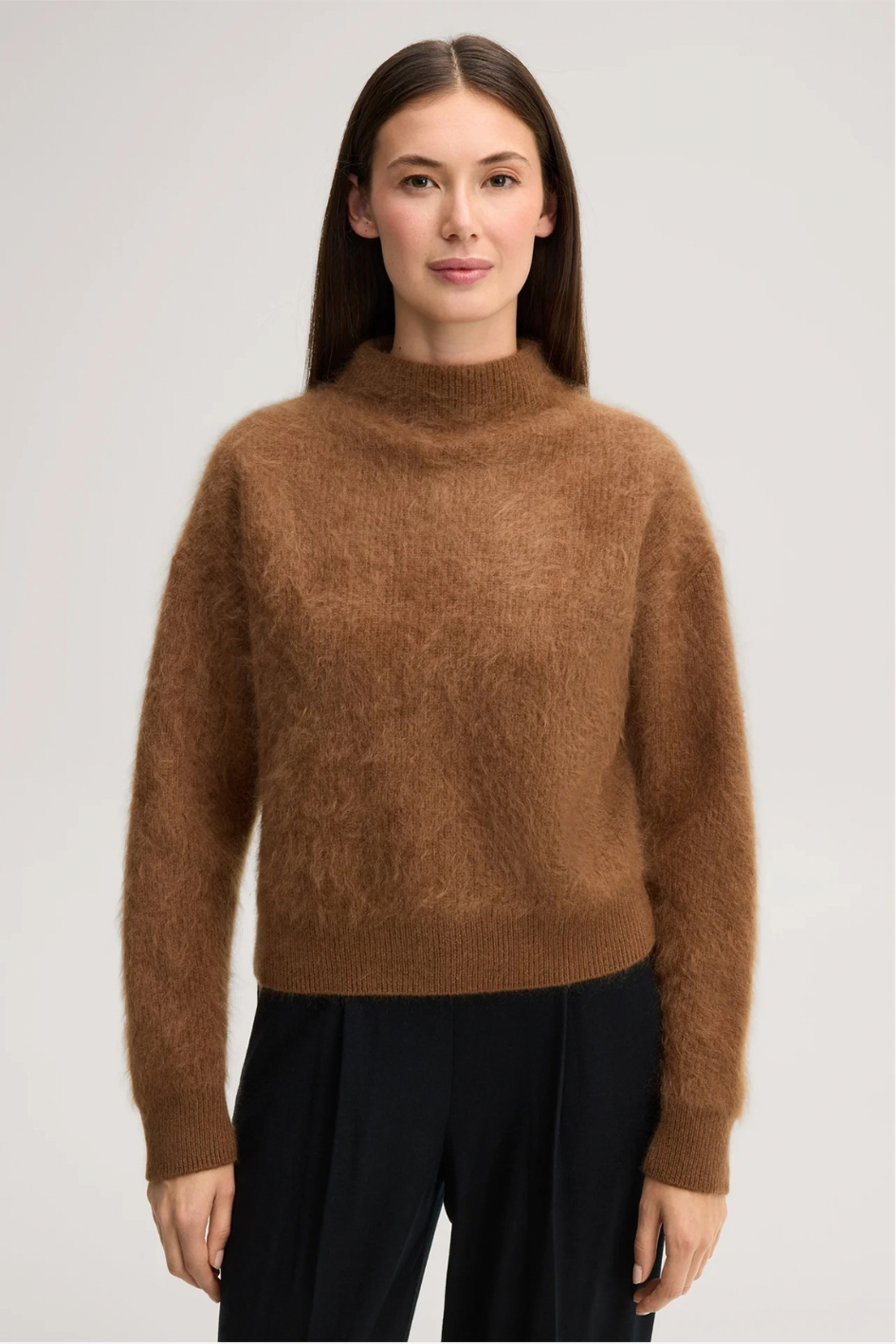 Brushed Cashmere Turtleneck Sweater in Caramel