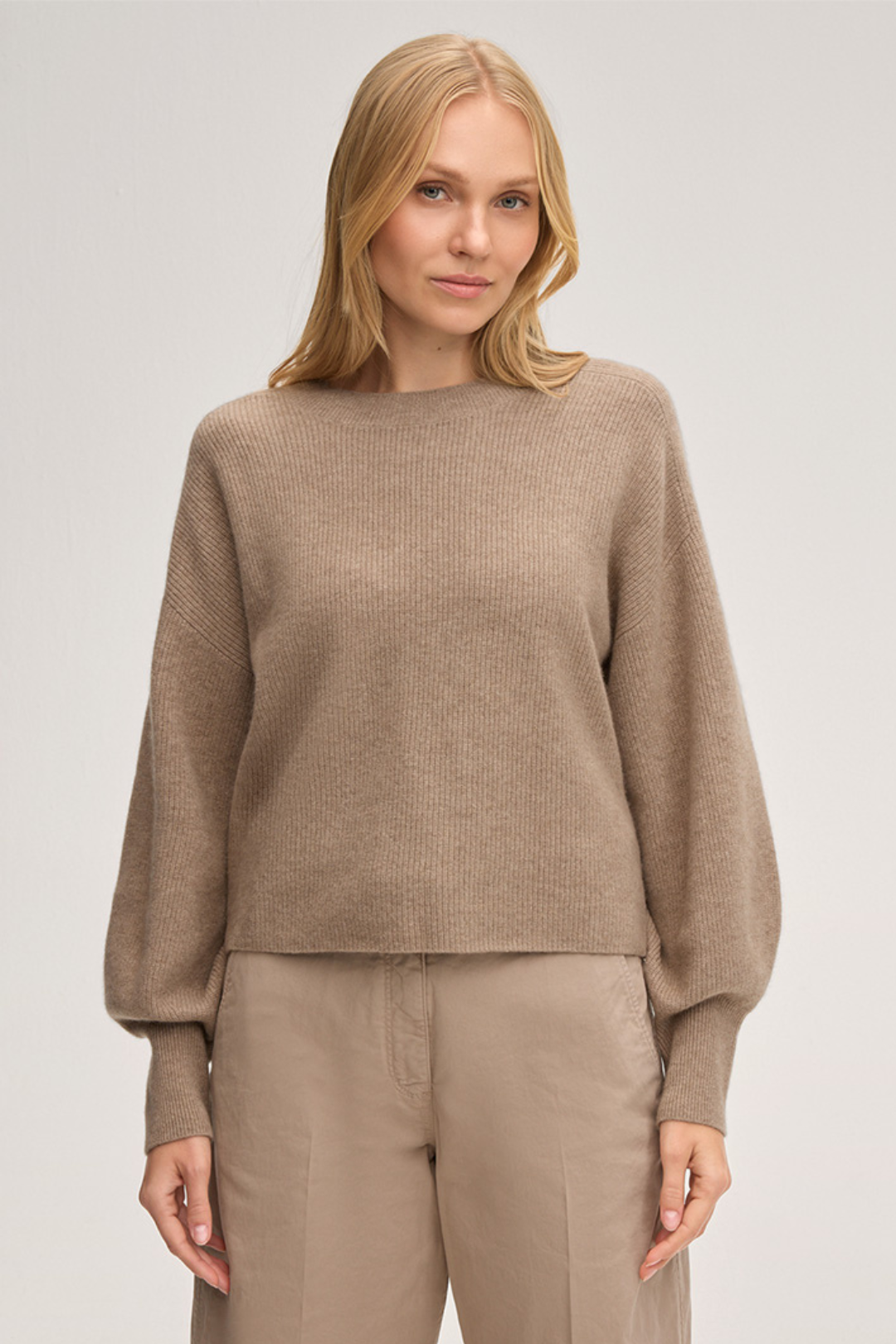 Taupe Cashmere Sweater with puffed Sleeves