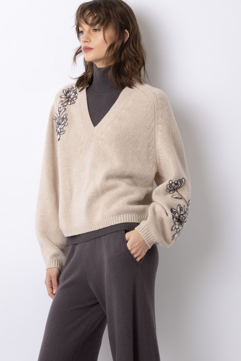 Cashmere V-Neck with Floral Embroidery