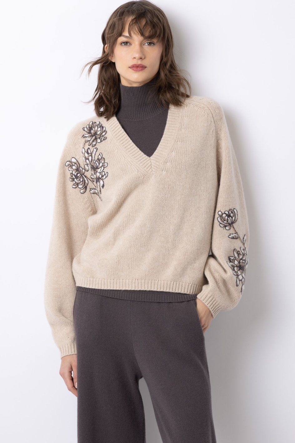 Cashmere V-Neck with Floral Embroidery