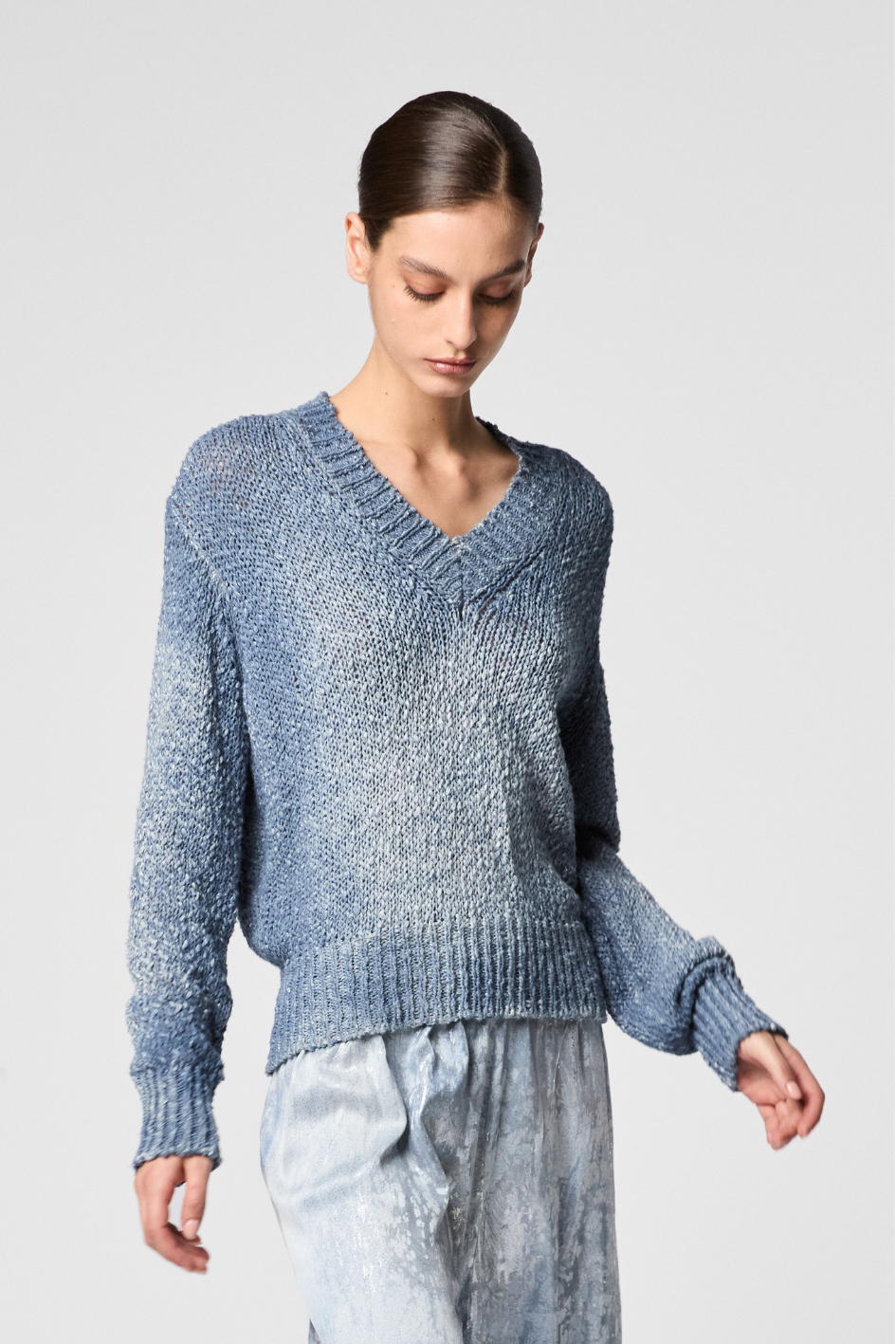 Knitted V-Neck Pullover in Ocean Blue