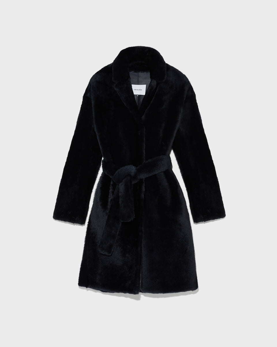 Mantel aus Lammfell mit Gürtel