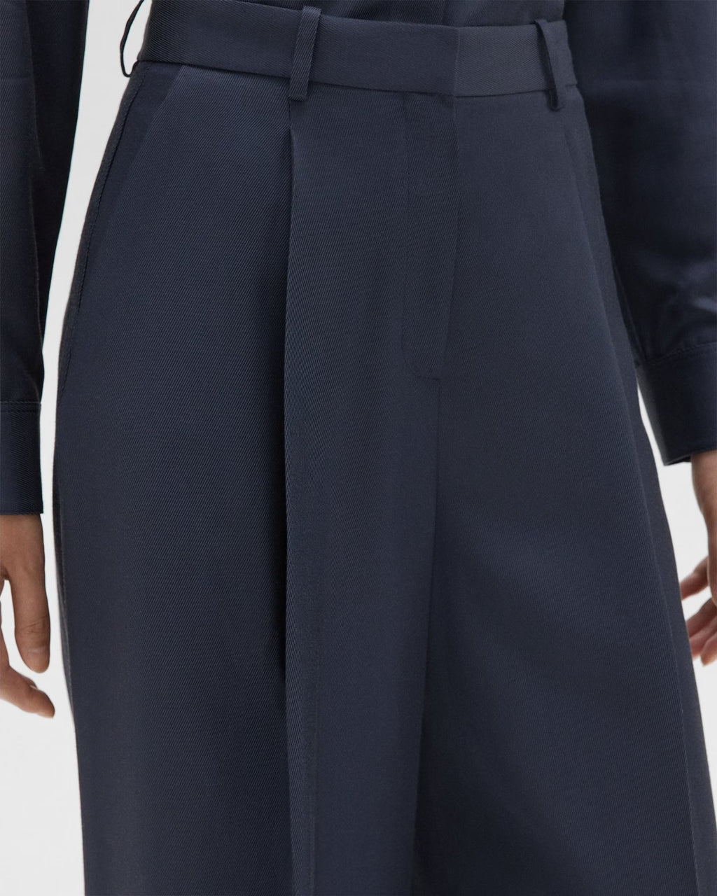 Single-Pleat Pant in Viscose Twill