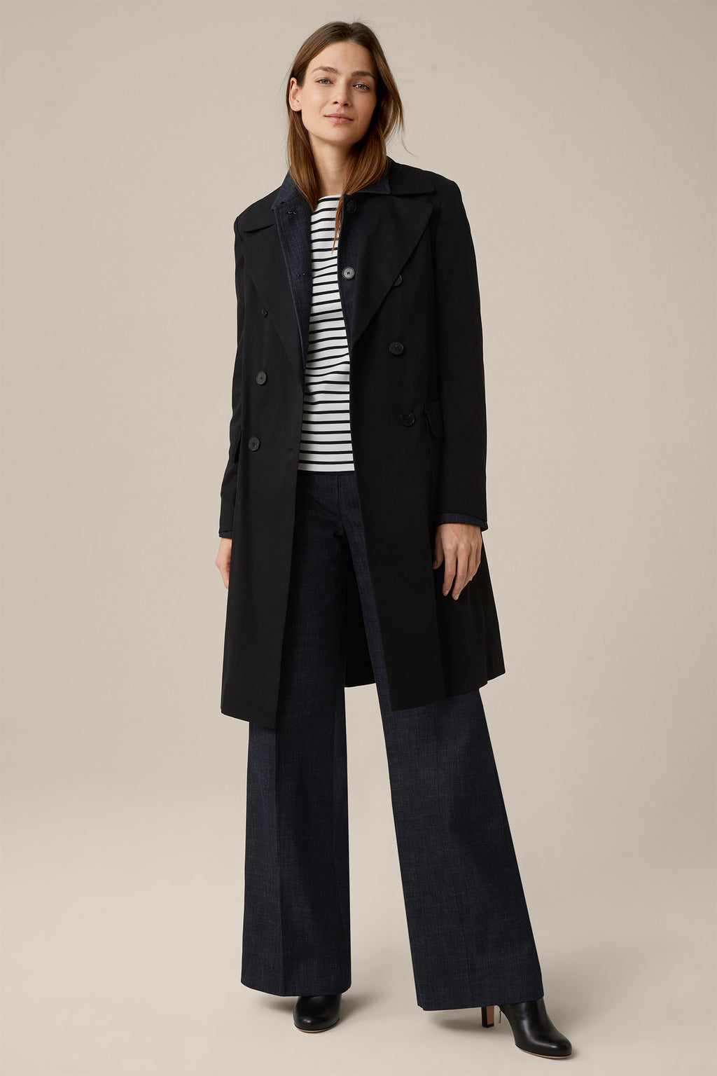 Trenchcoat in black