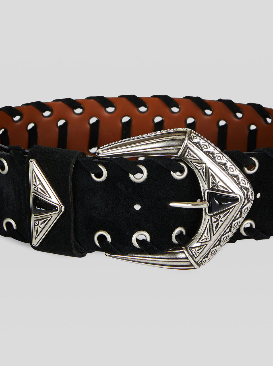 Gürtel aus Veloursleder mit Einfädelarbeit