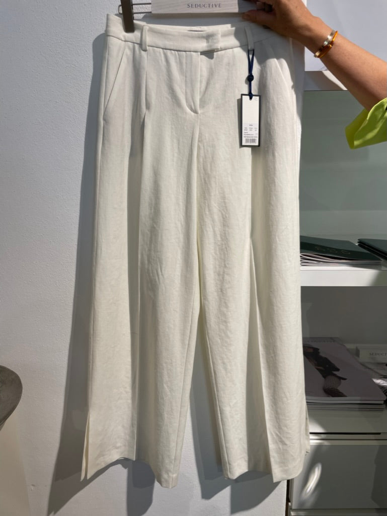 092032-6352 Arta Fine Linen