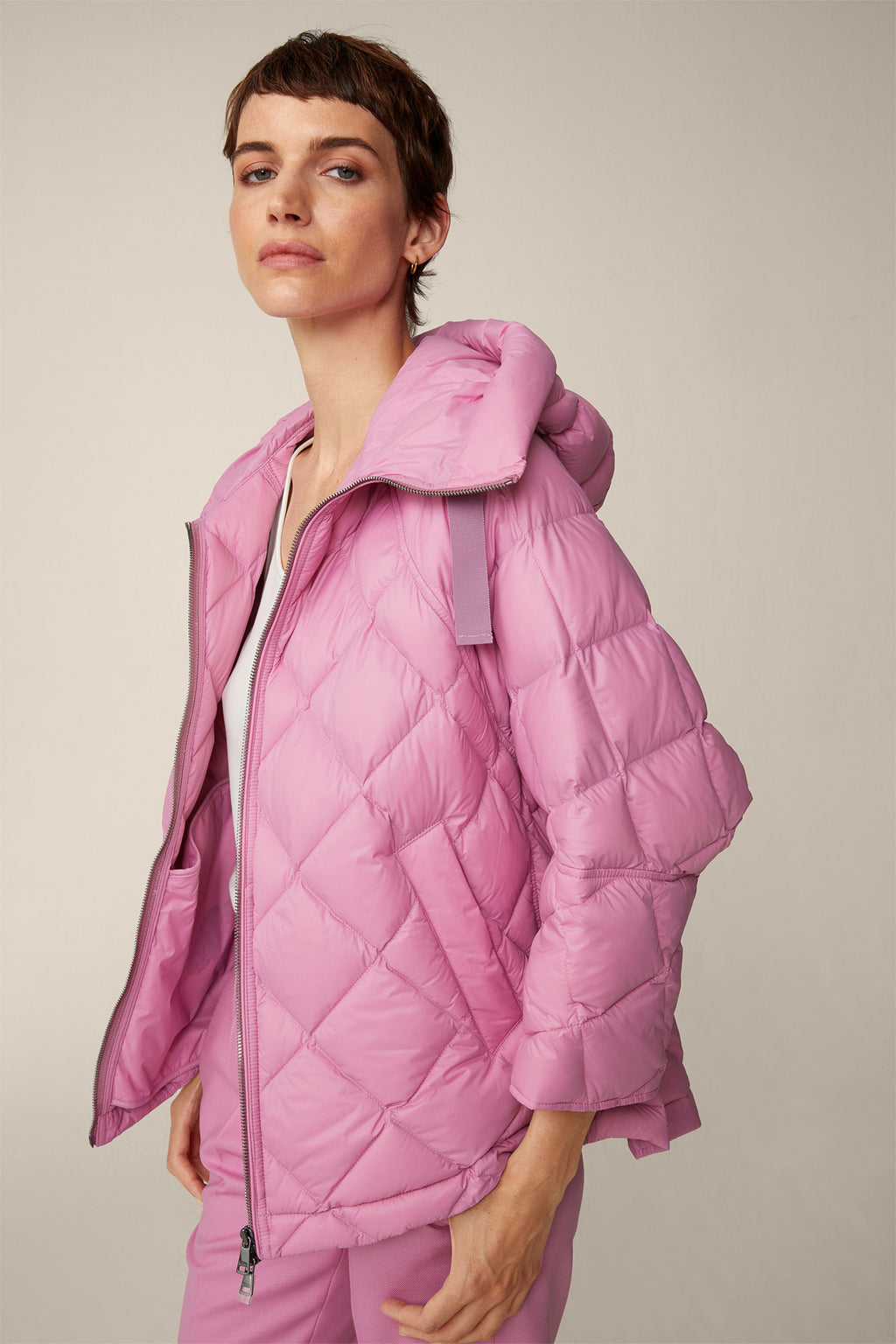 Stepp-Jacke mit Kapuzenkragen in hellem Pink