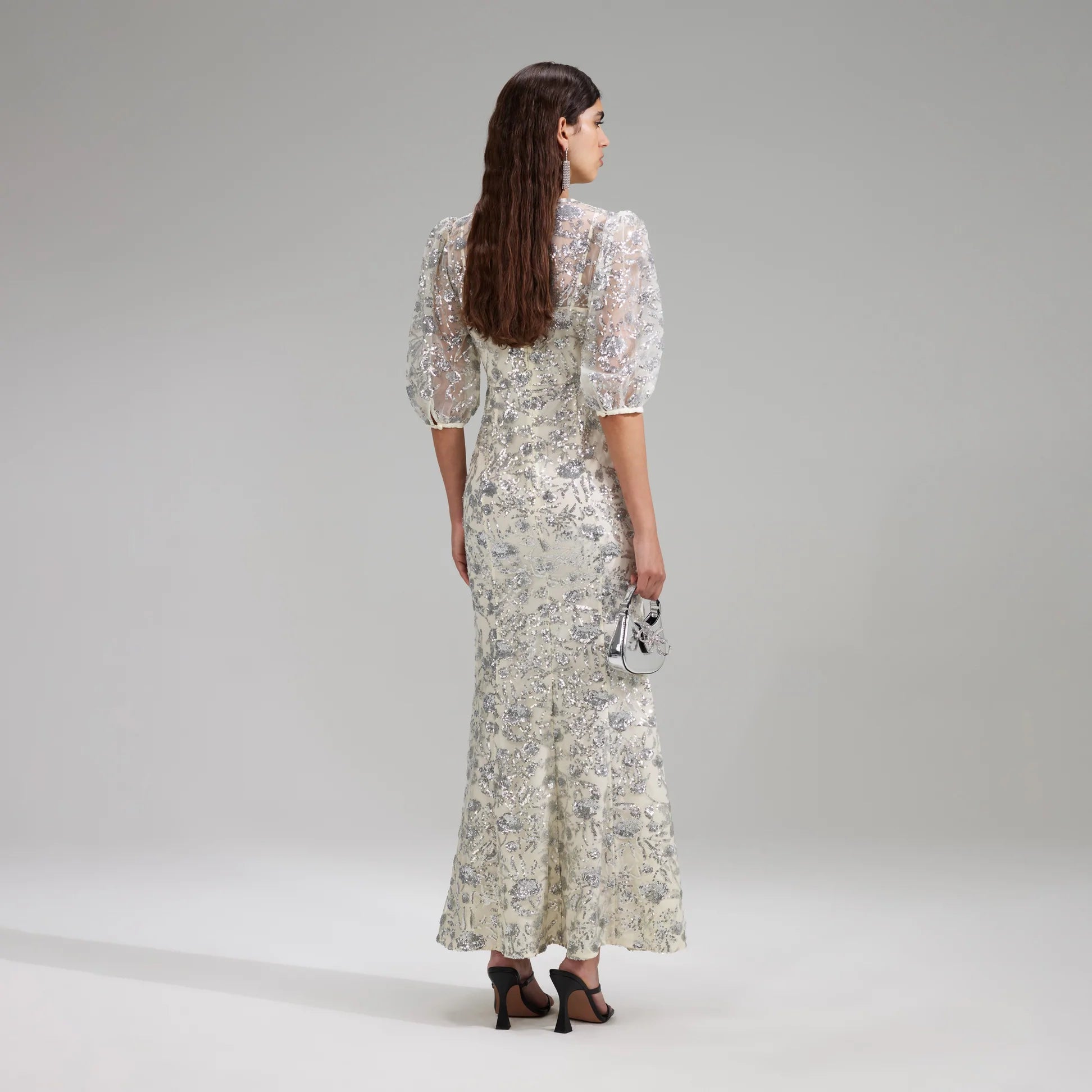 Champagnerfarbenes Maxikleid mit Pailletten